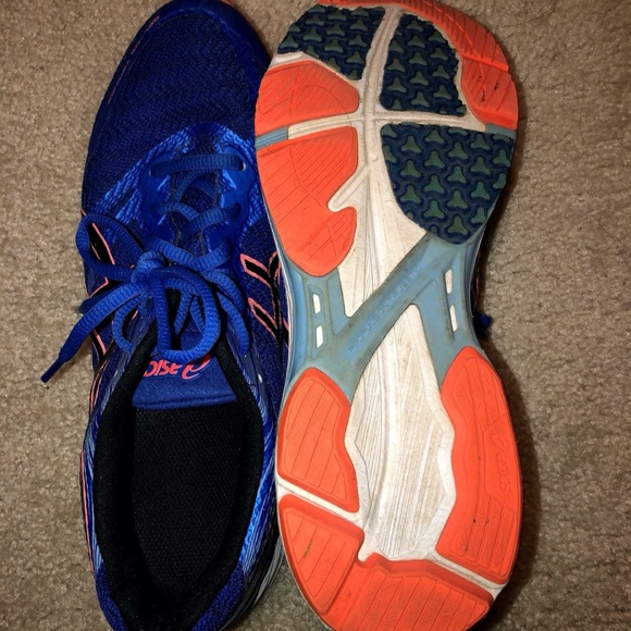 Asics Women's Running Shoe - Picture 2 of 4